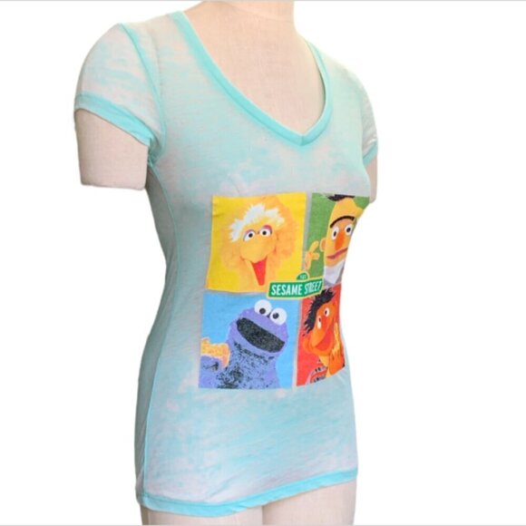 Sesame Street Graphic Tee V-Neck Short Sleeve Sz S #11C - Picture 2 of 6